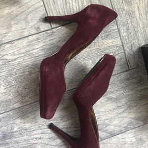 Tahari Pumps